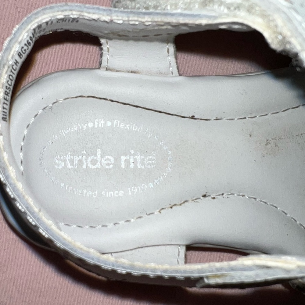 Stride Rite Butterscotch Girl’s White Sandals Just In Time For Spring - Picture 5 of 6